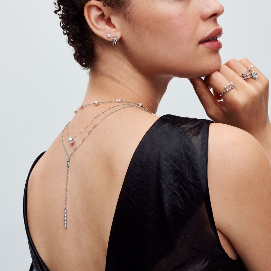 Kaklarota ar apstrādātu, mākslīgi audzētu saldūdens pērli