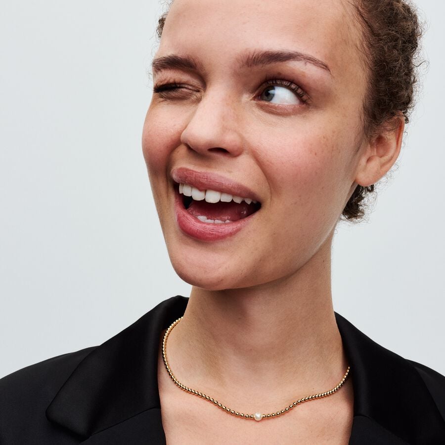 Kaklarota ar apstrādātu, mākslīgi kultivētu saldūdens pērli un krellēm