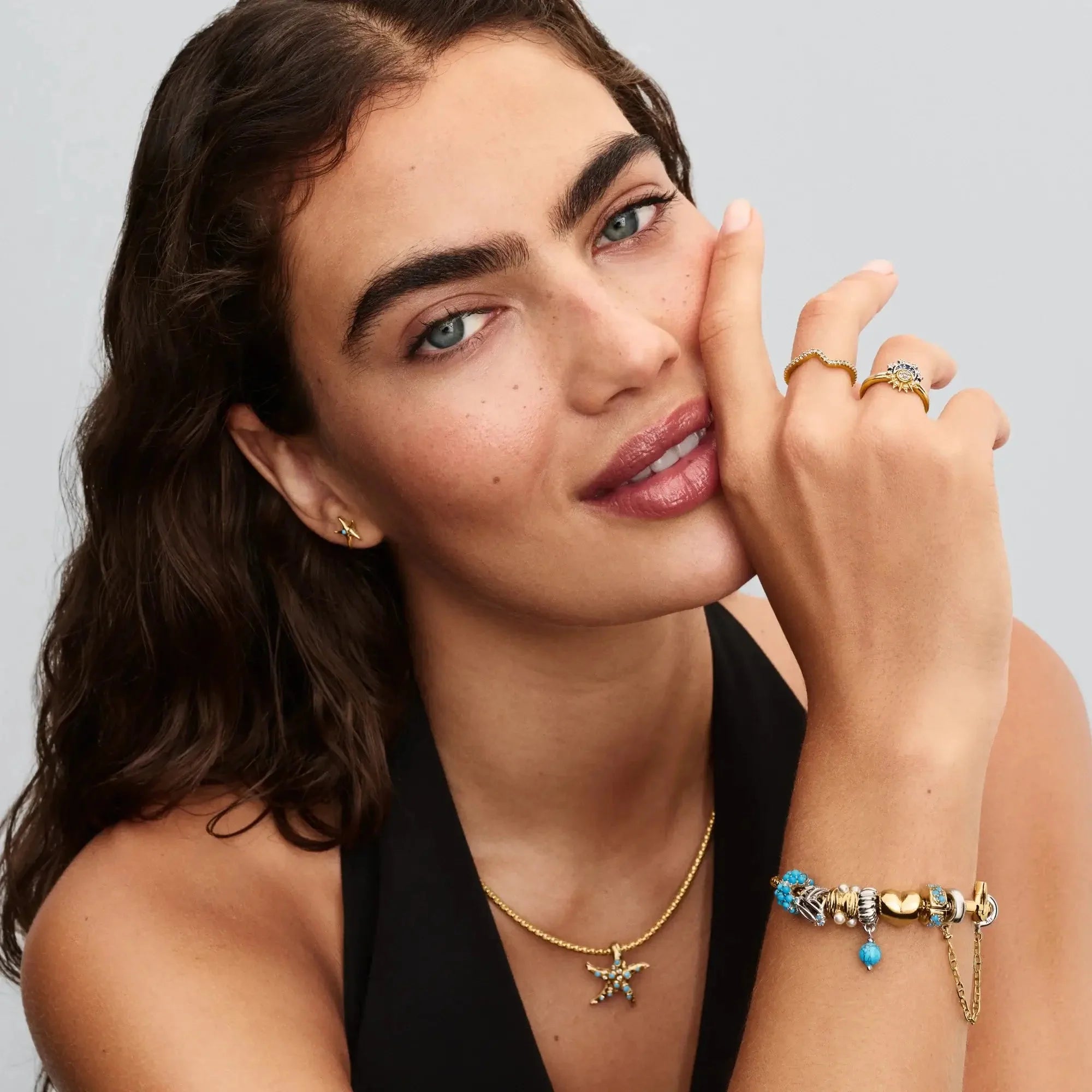 Abstrakto viļņu amulets