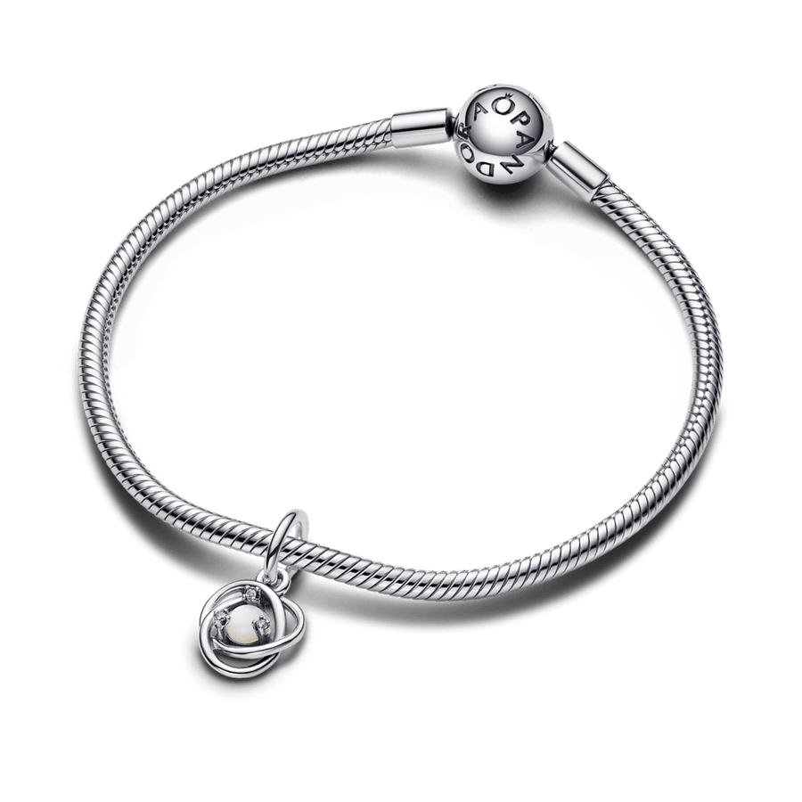 Balts mūžības apļa amulets