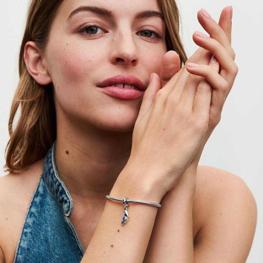 Disney Pelnrušķītes stikla kurpītes amulets