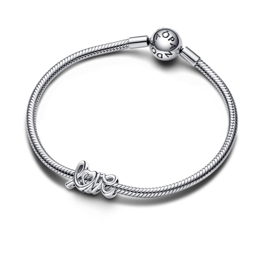 Ar roku rakstītas mīlestības amulets