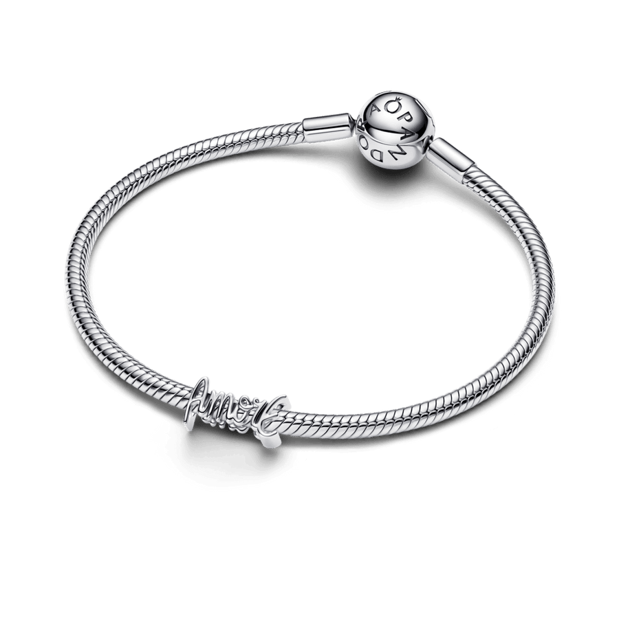 Amulets ar uzrakstu "AmorE"