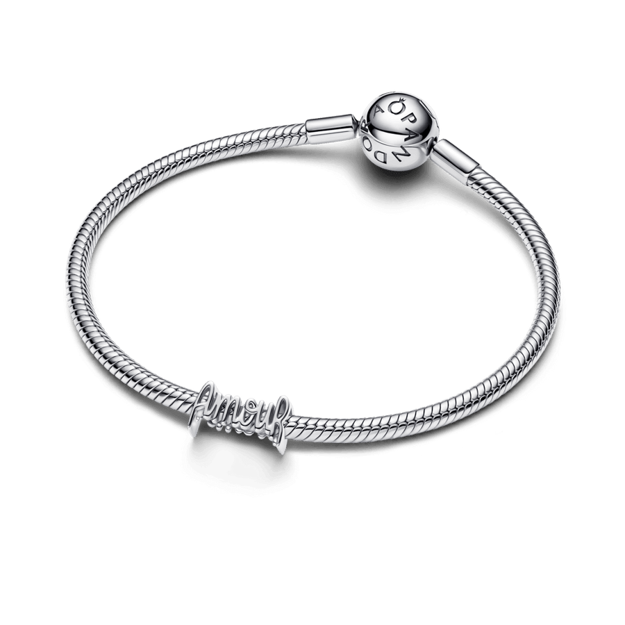 Amulets ar uzrakstu "AmouR"