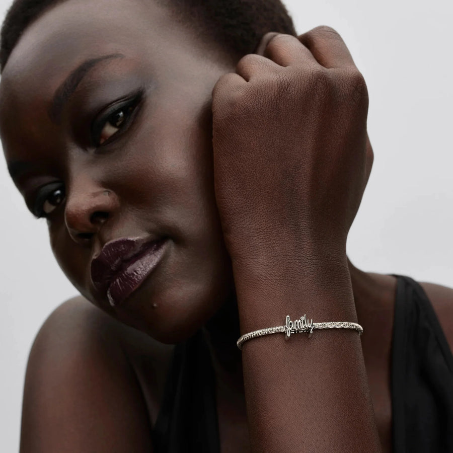 Ar roku rakstītais Family amulets