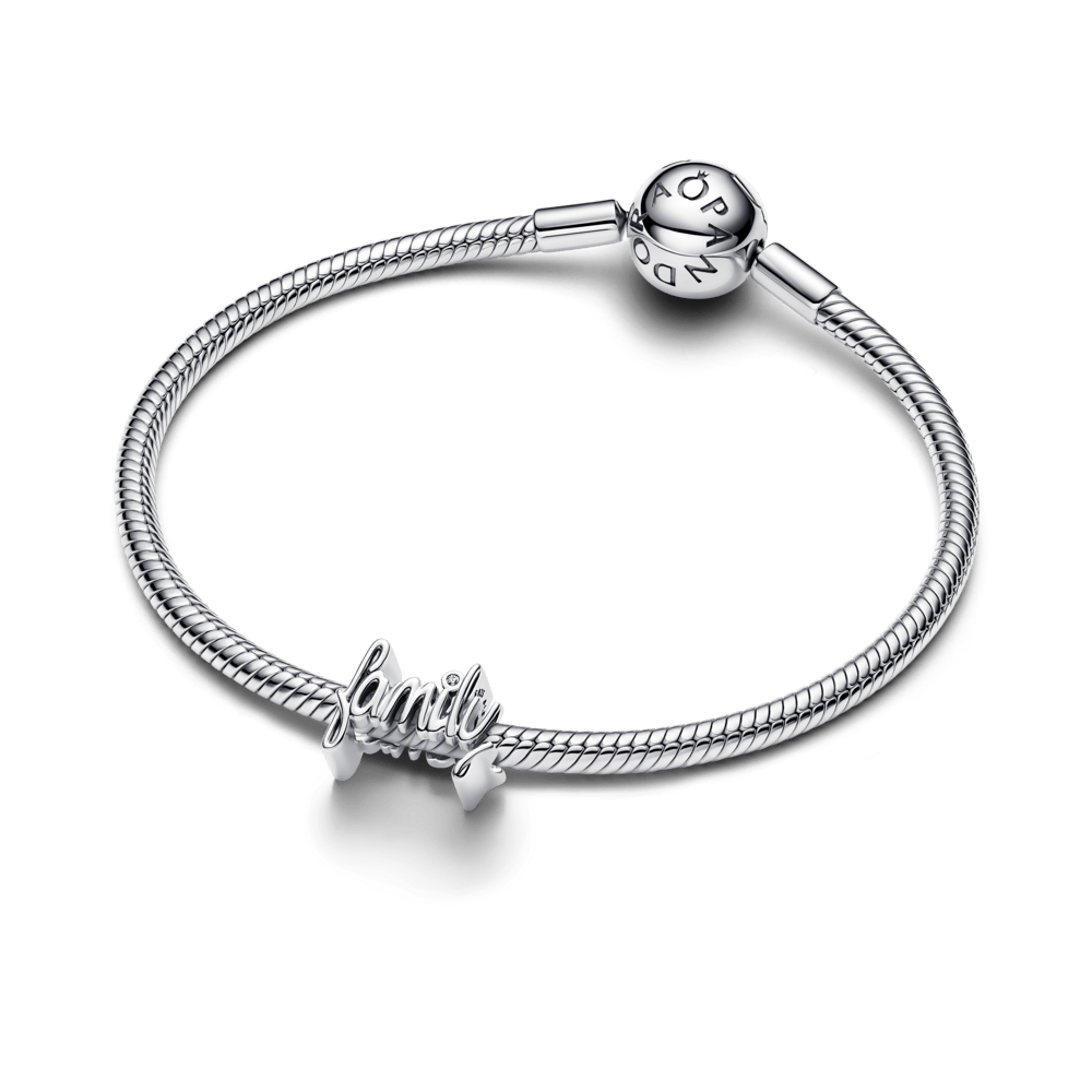 Ar roku rakstītais Family amulets