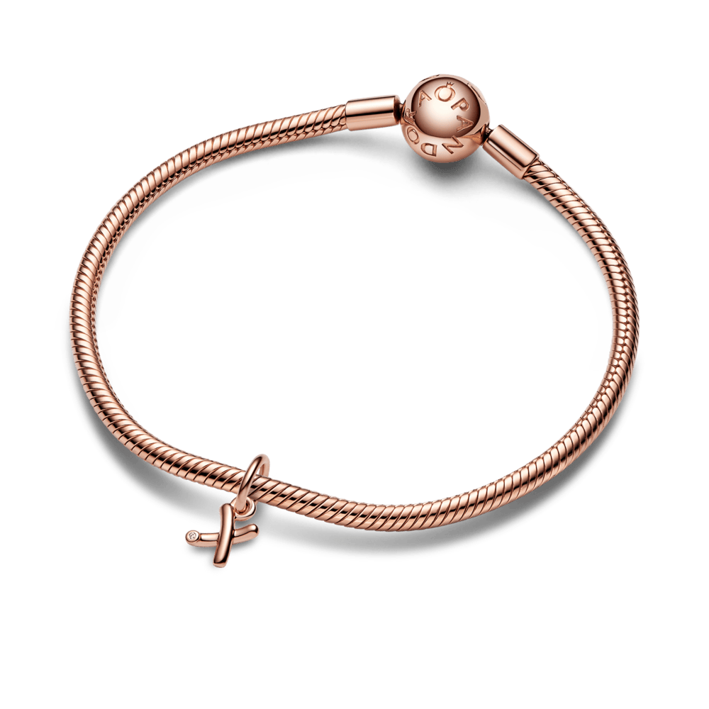 Piekarināmais alfabēta burta x amulets