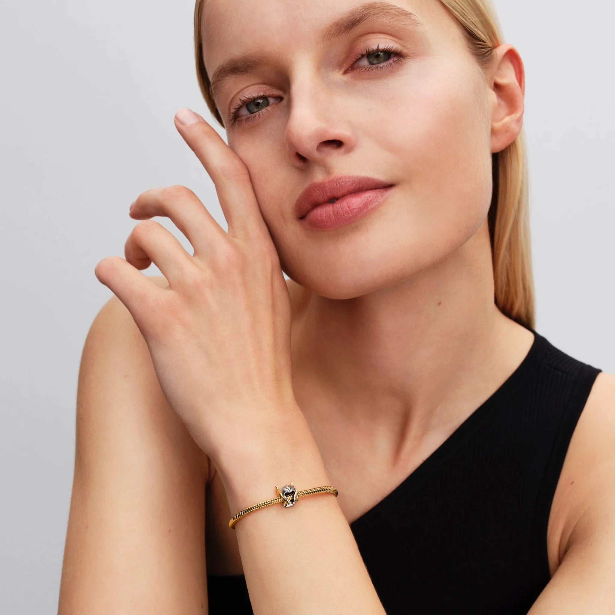 Marvel Tora Helmeta amulets