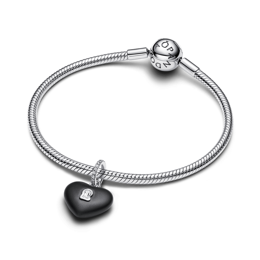 Matēta melna keramikas sirds formas piekaramās atslēgas amulets
