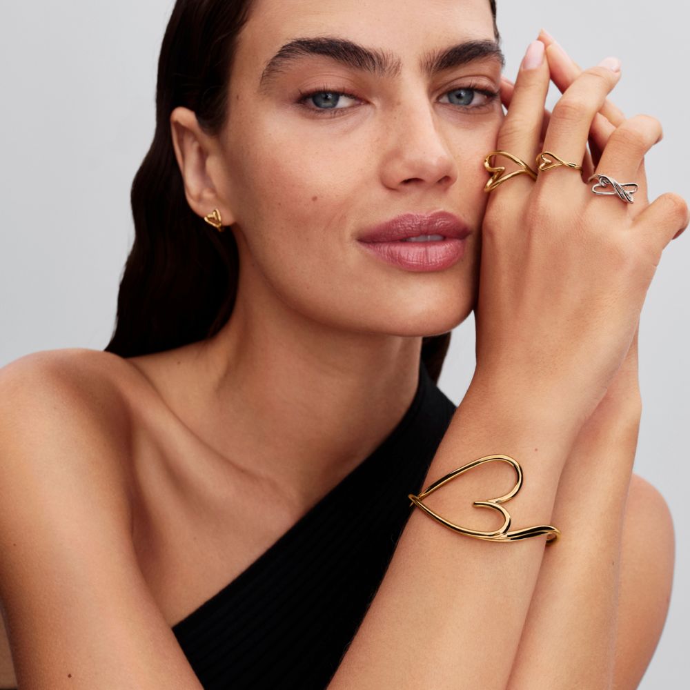 Organiskas formas sirds mazais gredzens