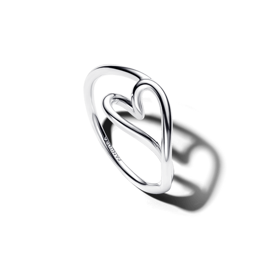 Organiskas formas sirds mazais gredzens