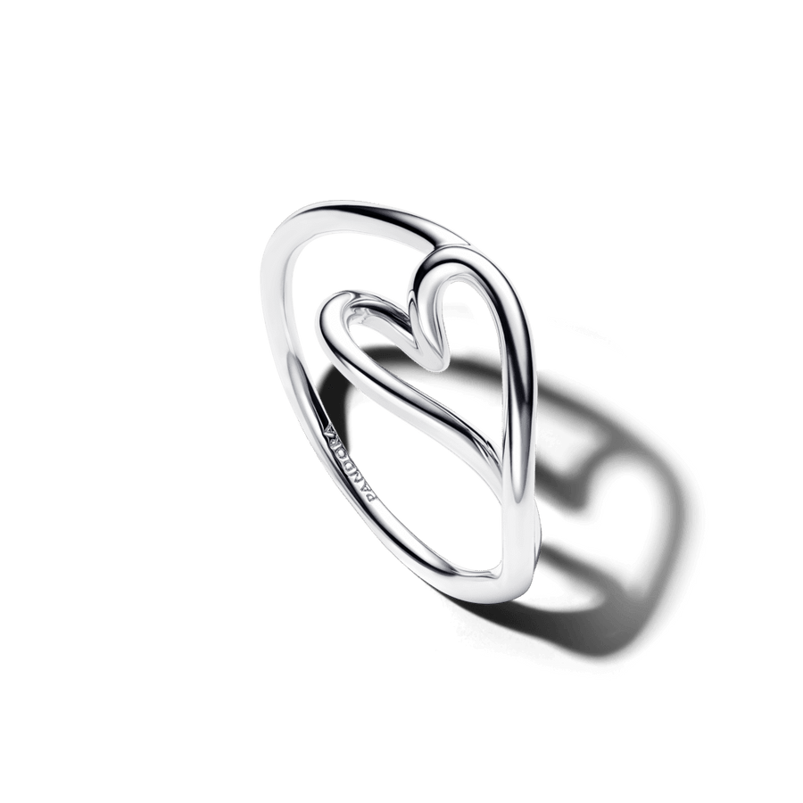 Organiskas formas sirds mazais gredzens