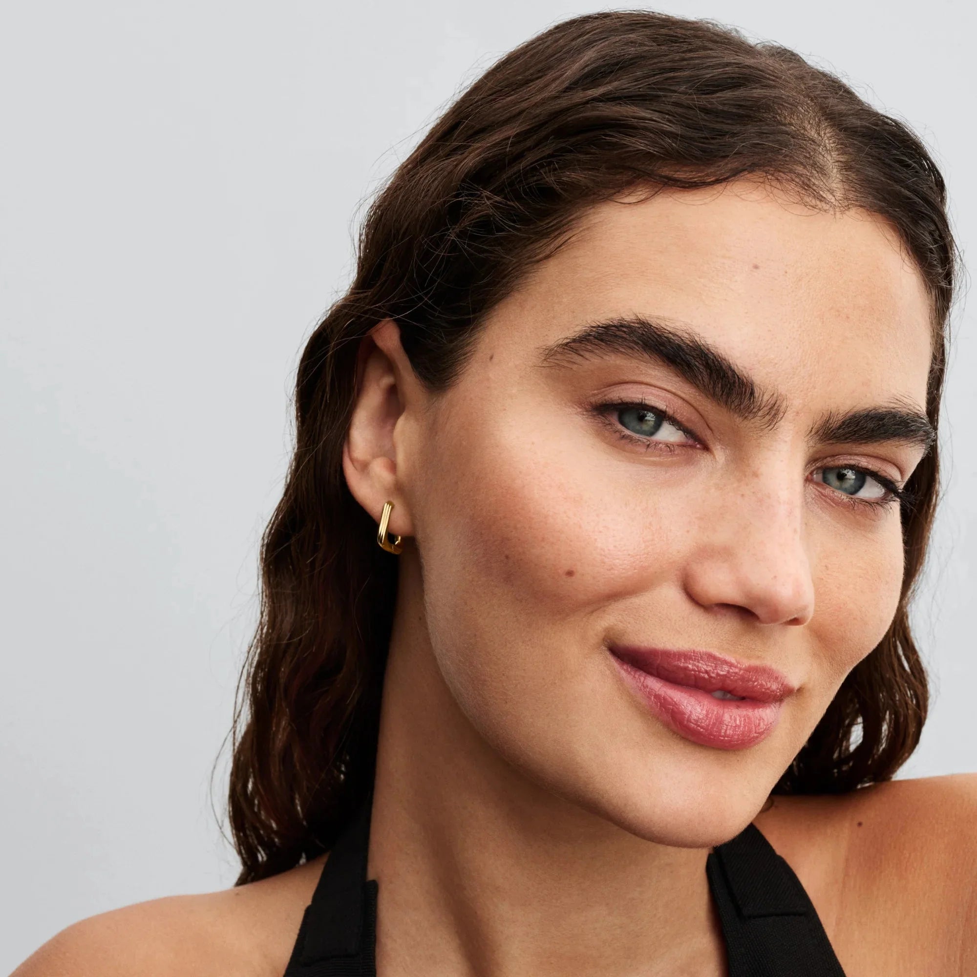 Mazi savīti trīsstūra auskari