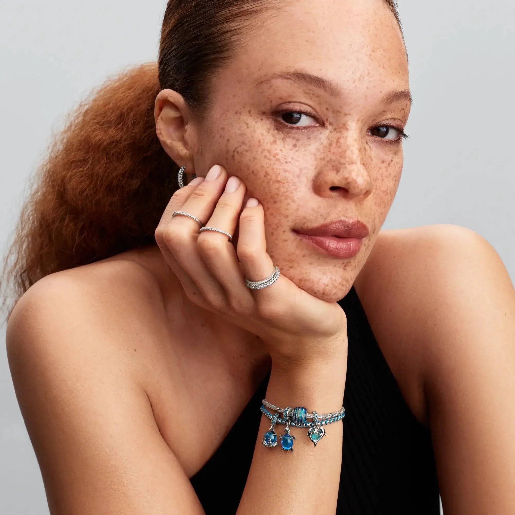 Zila čūskas raksta ķēdītes rokassprādze