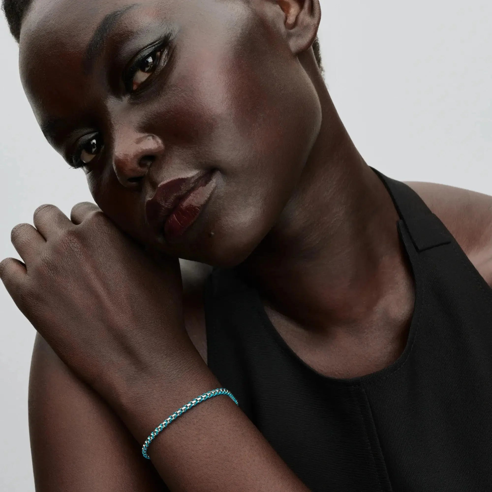 Zila čūskas raksta ķēdītes rokassprādze