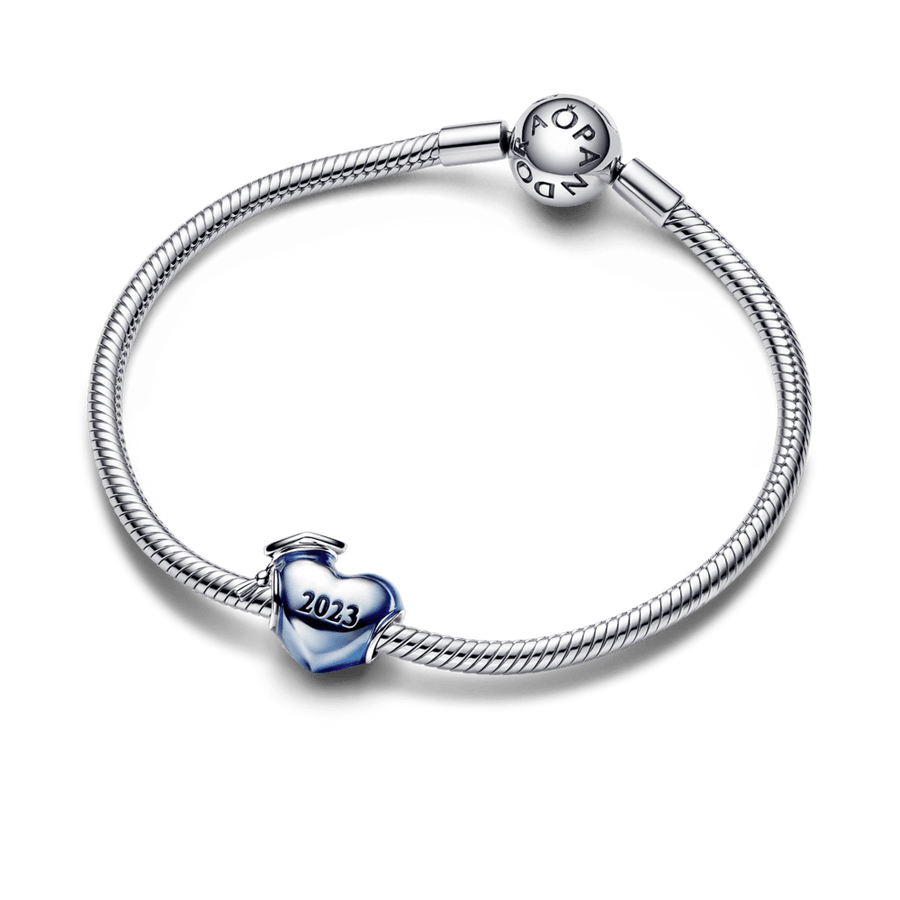 Zilais 2023. gada absolventes sirsniņamulets