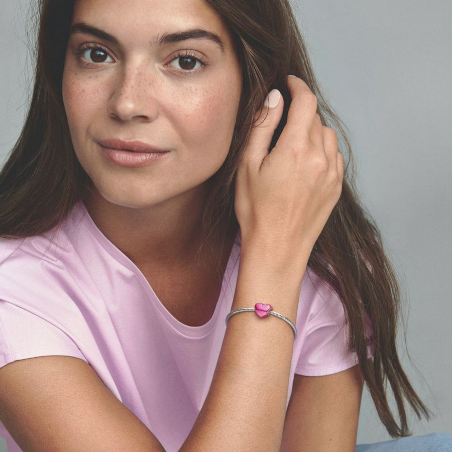 Metāliski rozā sirds formas amulets