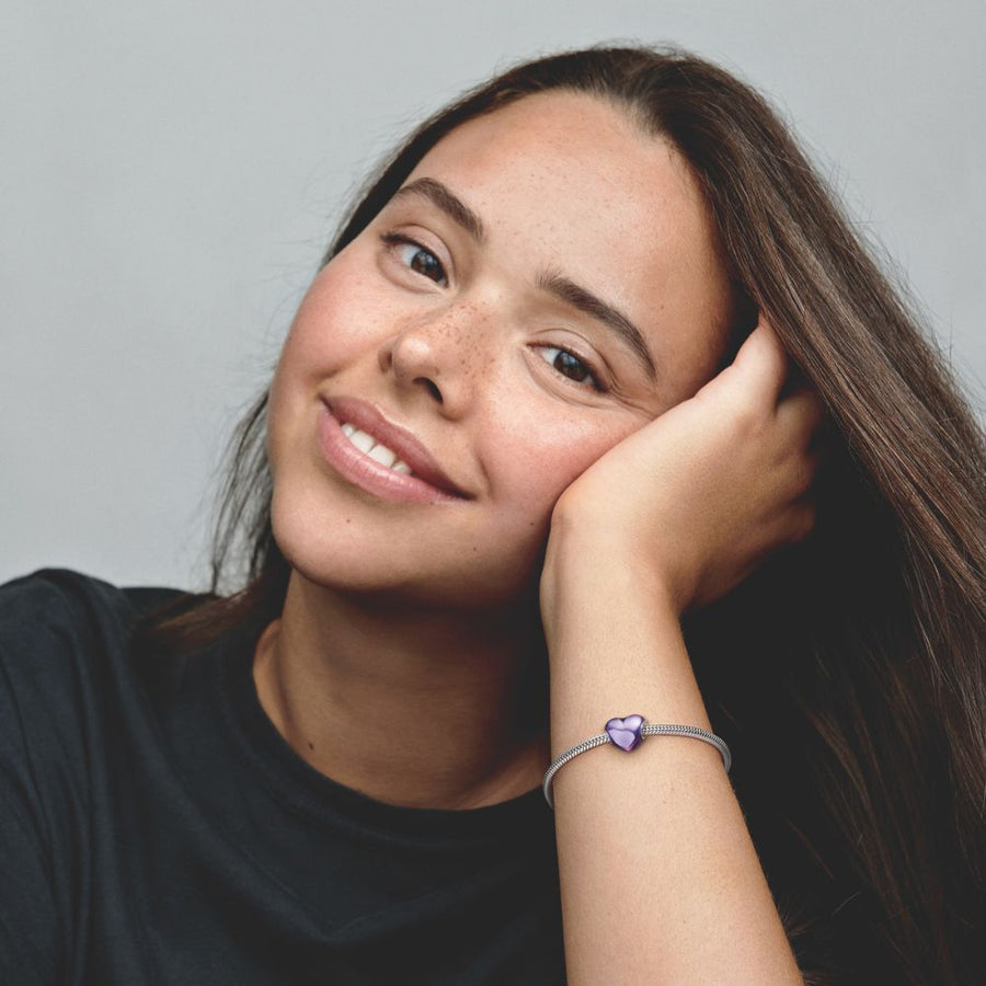 Metāliski violetais sirds formas amulets