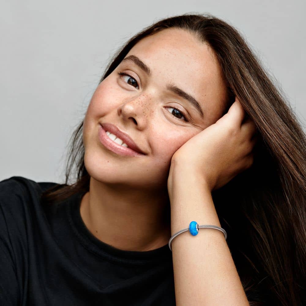 Lāsmojošais zilais okeāna amulets