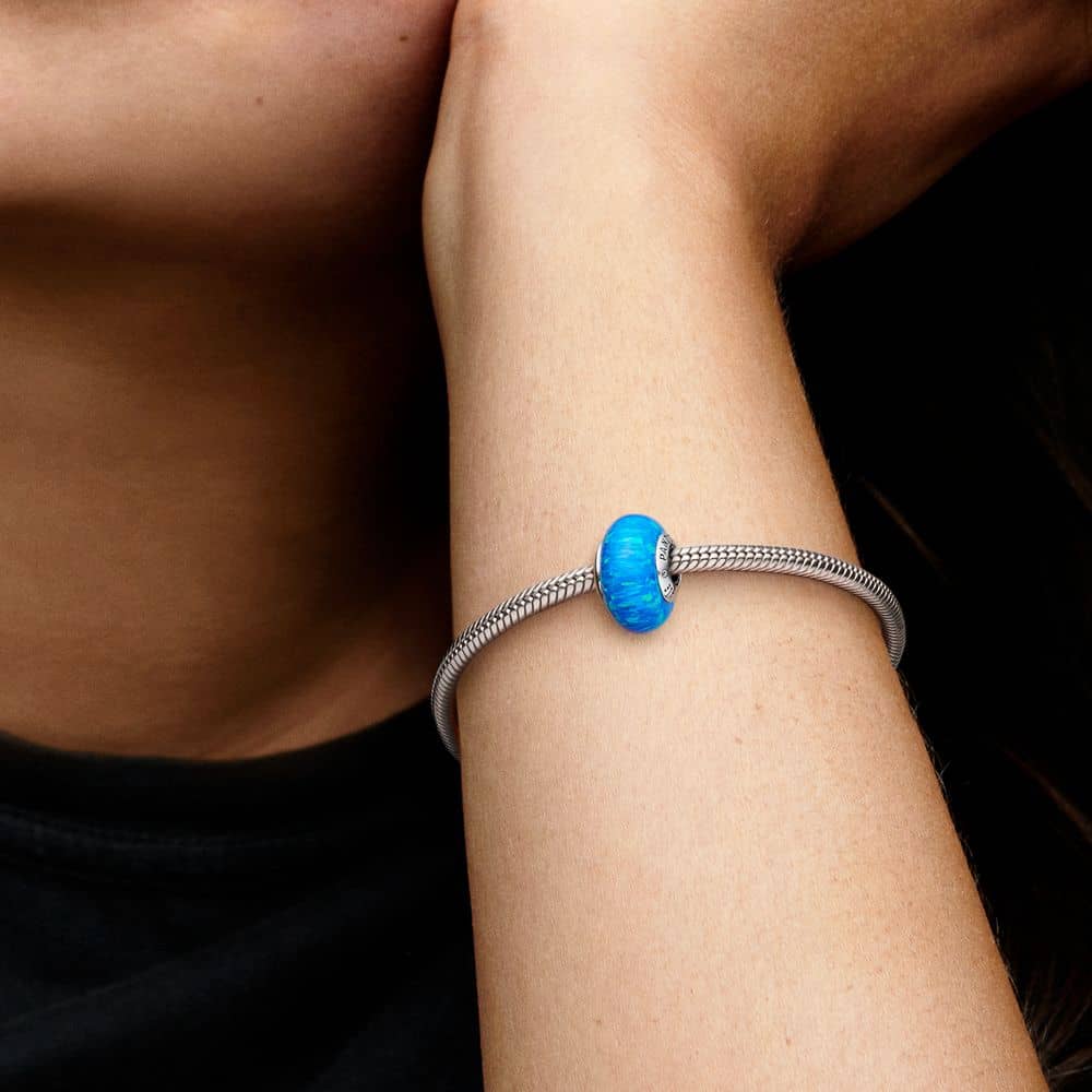 Lāsmojošais zilais okeāna amulets