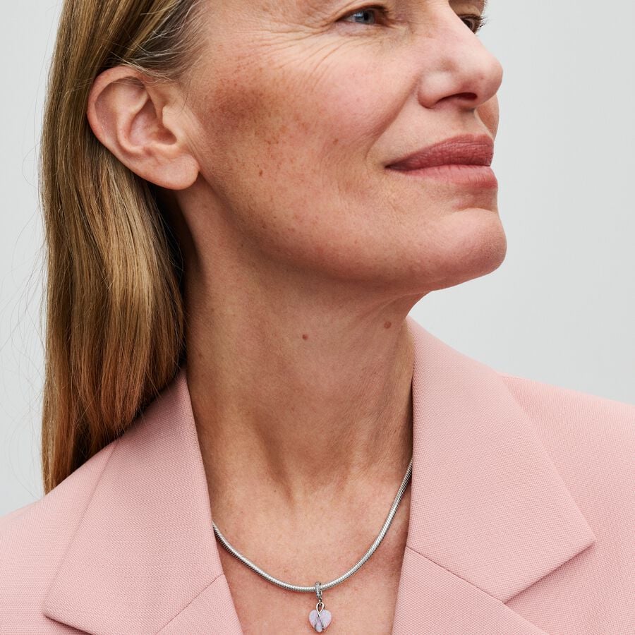 Opalescējošais sirds amulets māmiņai