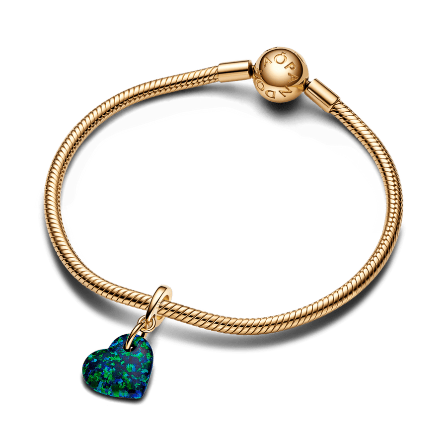 Opalescējošais zaļais sirds amulets