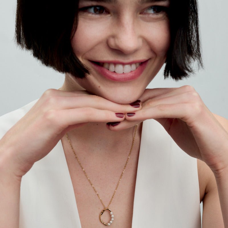 Dāvanu komplekts: Saldūdens kultivētu pērļu organiskas formas apļveida kulona kaklarota & Saldūdens kultivētu pērļu organiskas formas apļveida oreola auskari