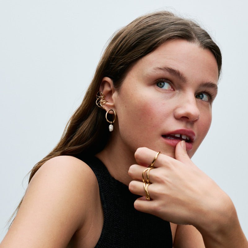 Organiskas formas bezgalības ausu kniede