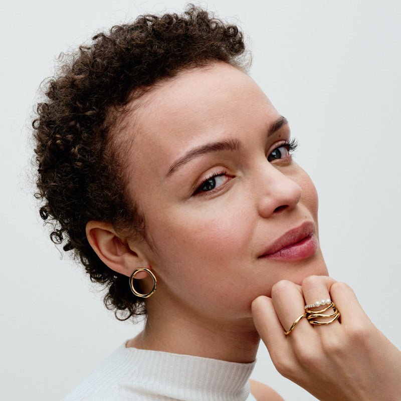 Apstrādāts saldūdens kultivētu pērļu organiskas formas dubultās joslas gredzens