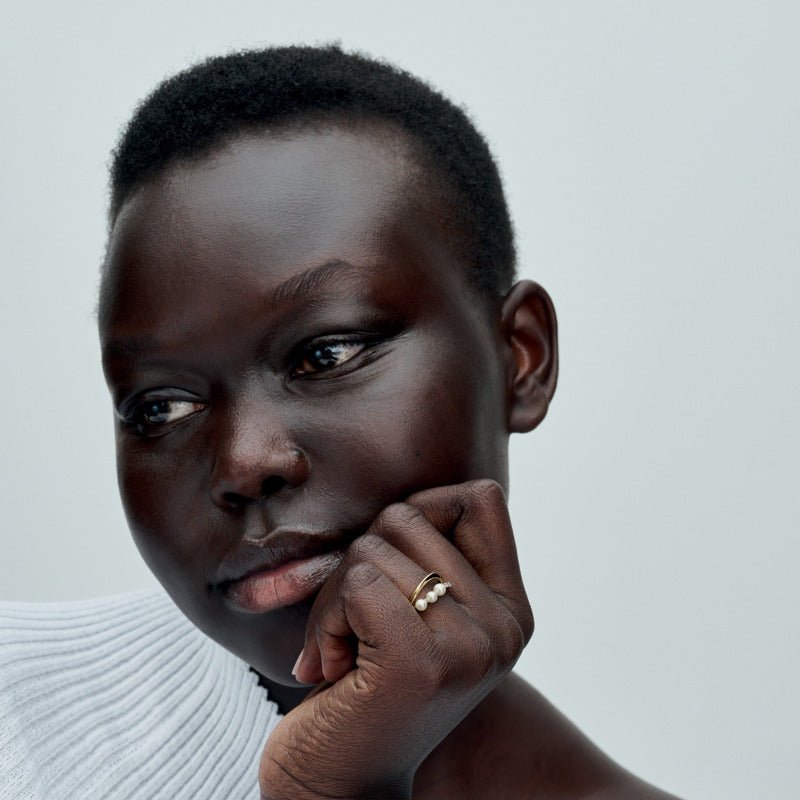 Apstrādāts saldūdens kultivētu pērļu organiskas formas dubultās joslas gredzens