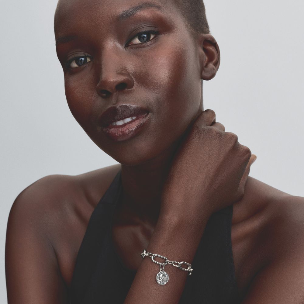 Galvaskausa medaljona amulets