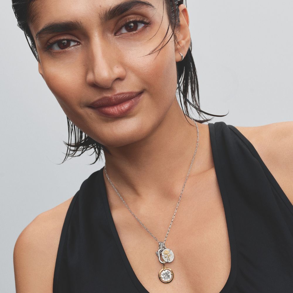 Rozes medaljona amulets