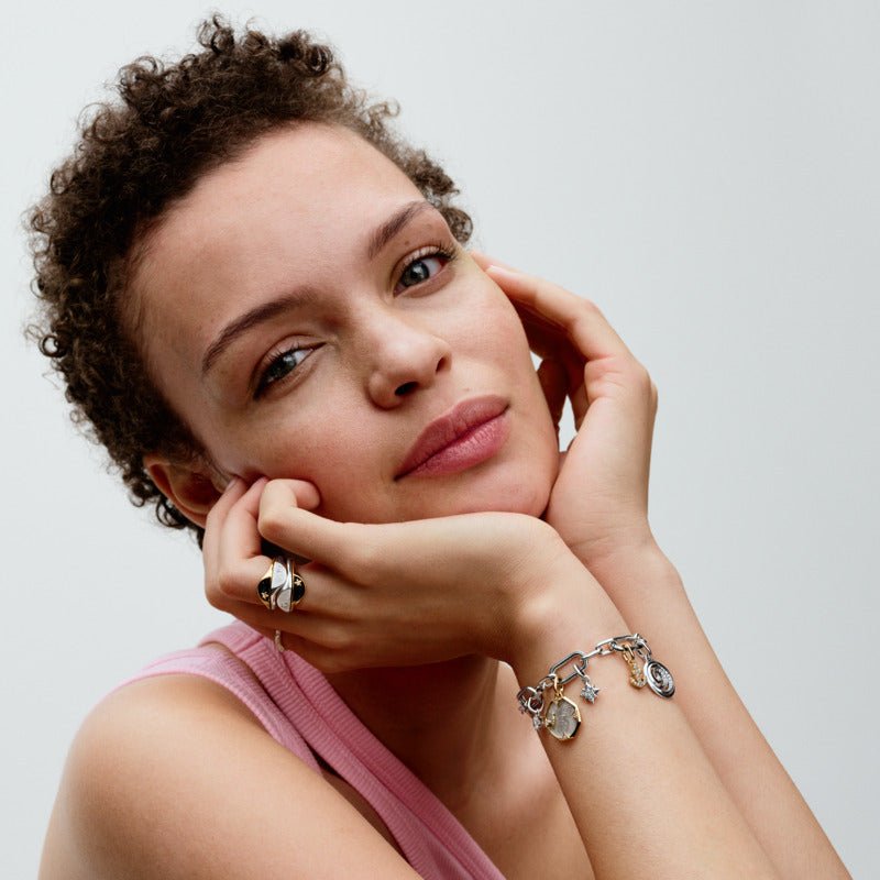 Pandora ME perlamutra tauriņa medaljona amulets