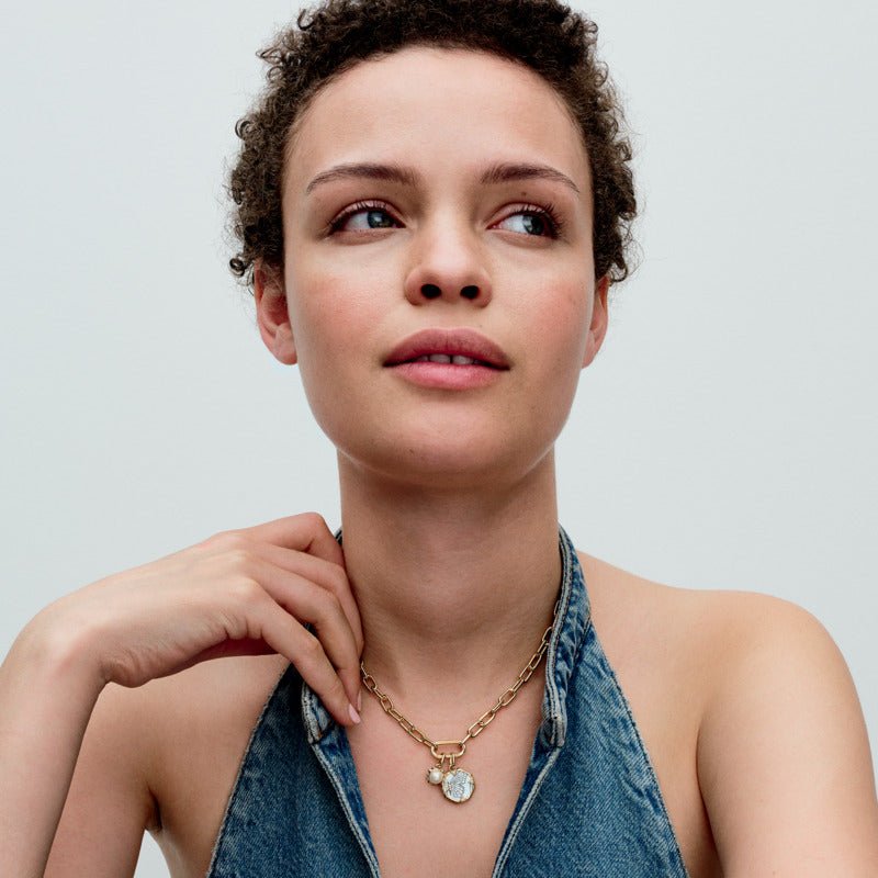 Pandora ME perlamutra tauriņa medaljona amulets