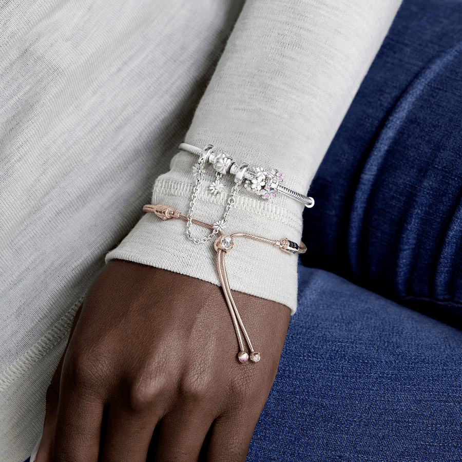 Pandora Moments čūskas raksta ķēdītes rokassprādze ar margrietiņas aizdari