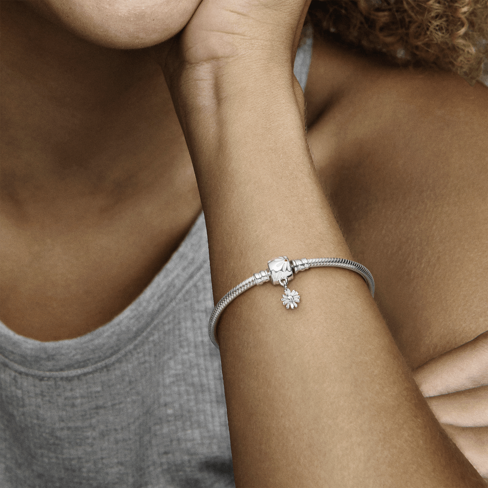 Pandora Moments čūskas raksta ķēdītes rokassprādze ar margrietiņas aizdari