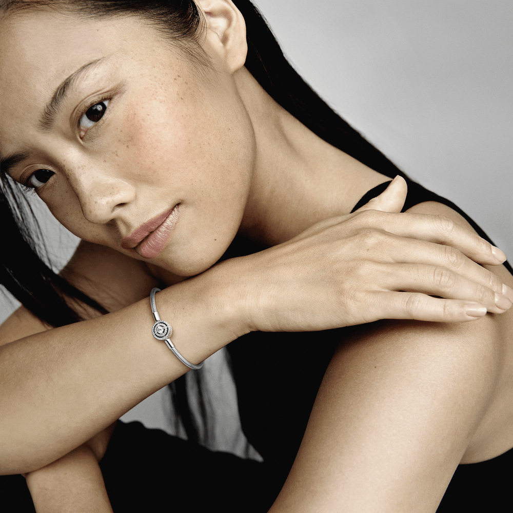 Pandora Moments čūskas raksta rokassprādze ar apļa motīvu