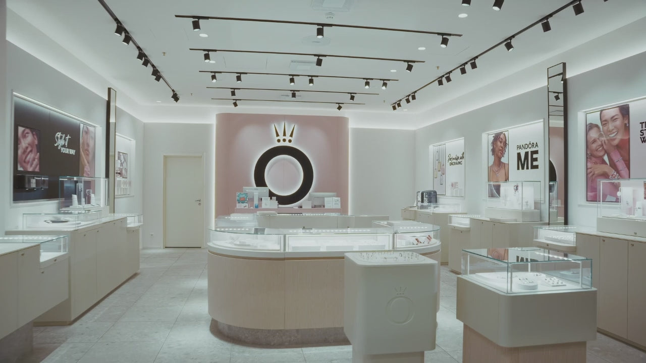 Retail stores.mp4__PID:19687bf7-2a3e-4a44-ac0a-37cf40102ce8