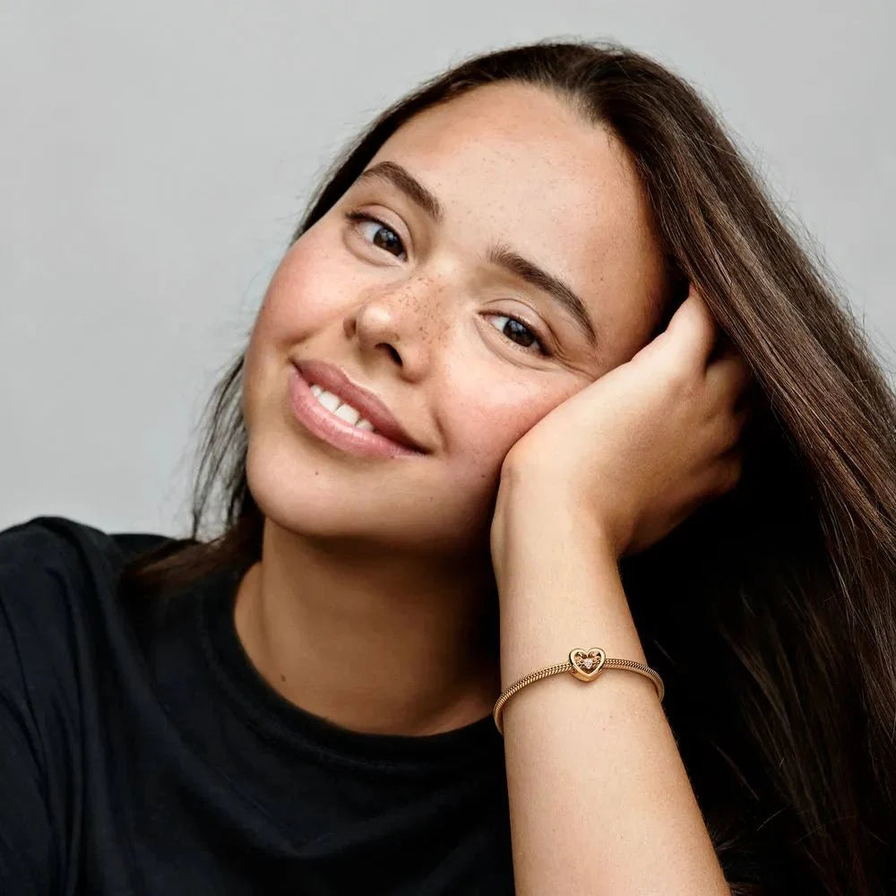 Mirdzošais sirds un peldošā akmens amulets