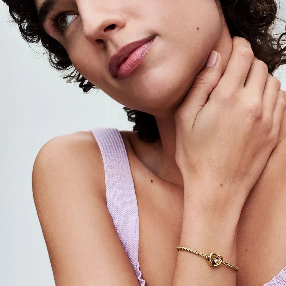 Mirdzošais sirds un peldošā akmens amulets