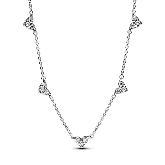 Segmentēta kaklarota ar sirsniņām, kas veidotas no trim akmeņiem