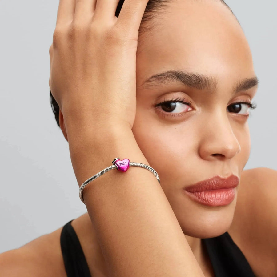 Izlaiduma 2025 sirds amulets