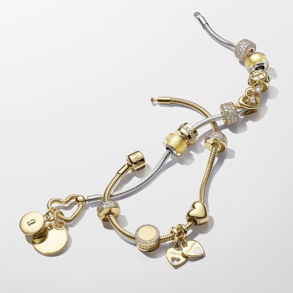 Piespraužams caurspīdīga pavé amulets