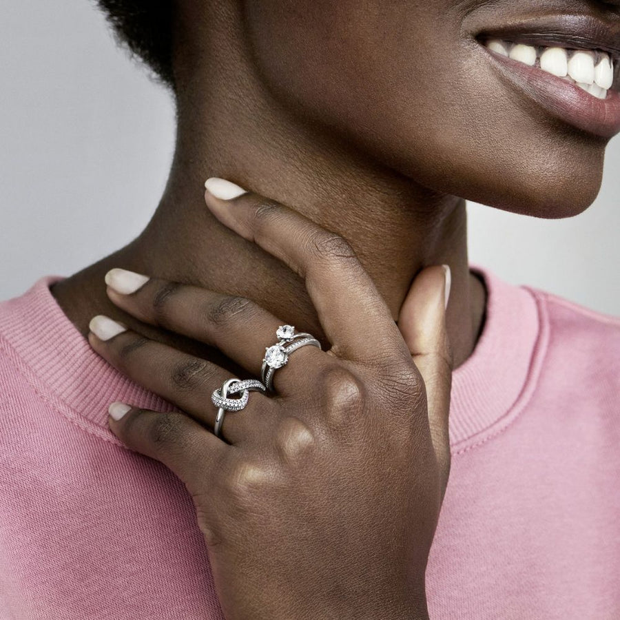 Mirdzošs kroņa gredzens