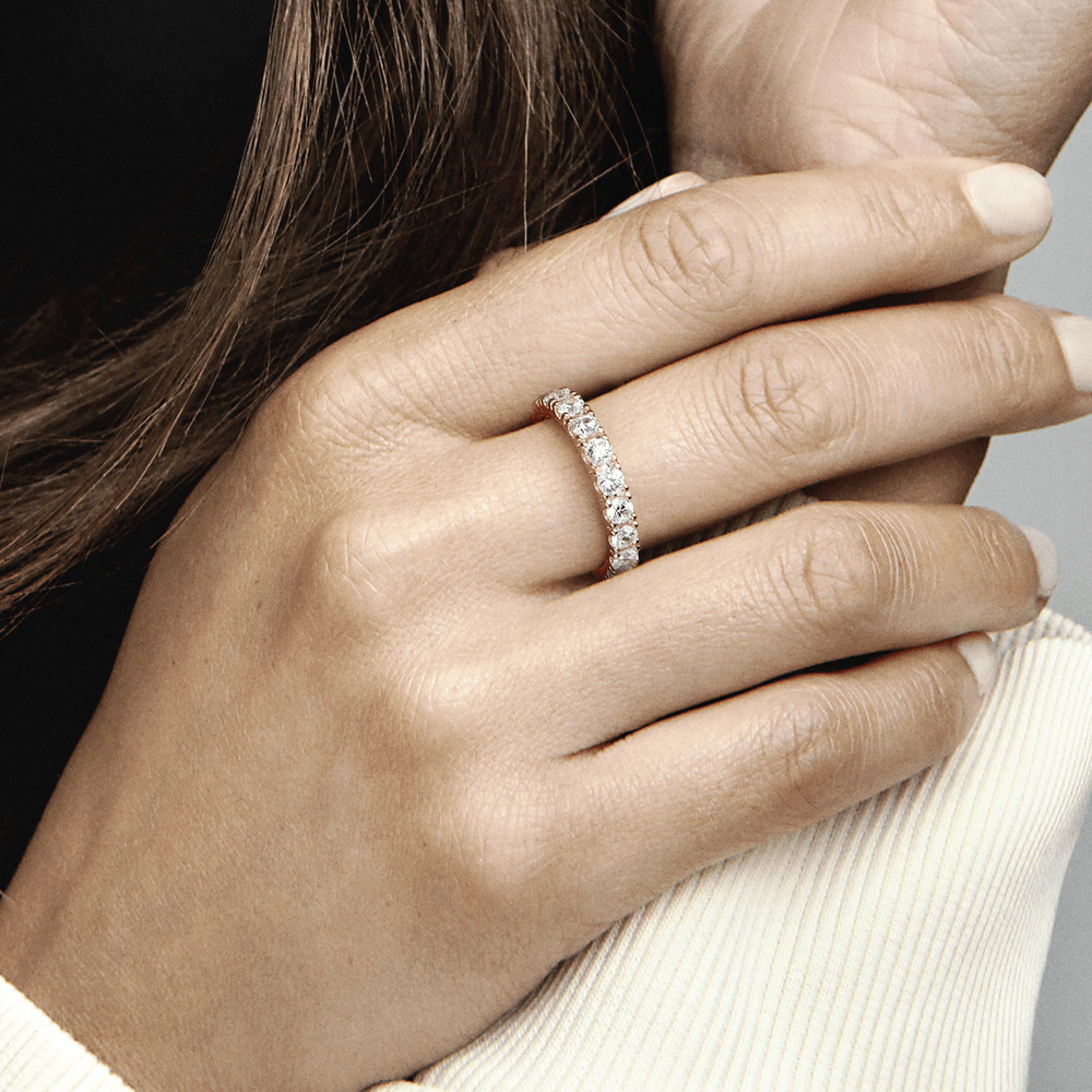 Mirdzošais mūžības gredzens ar rindiņām