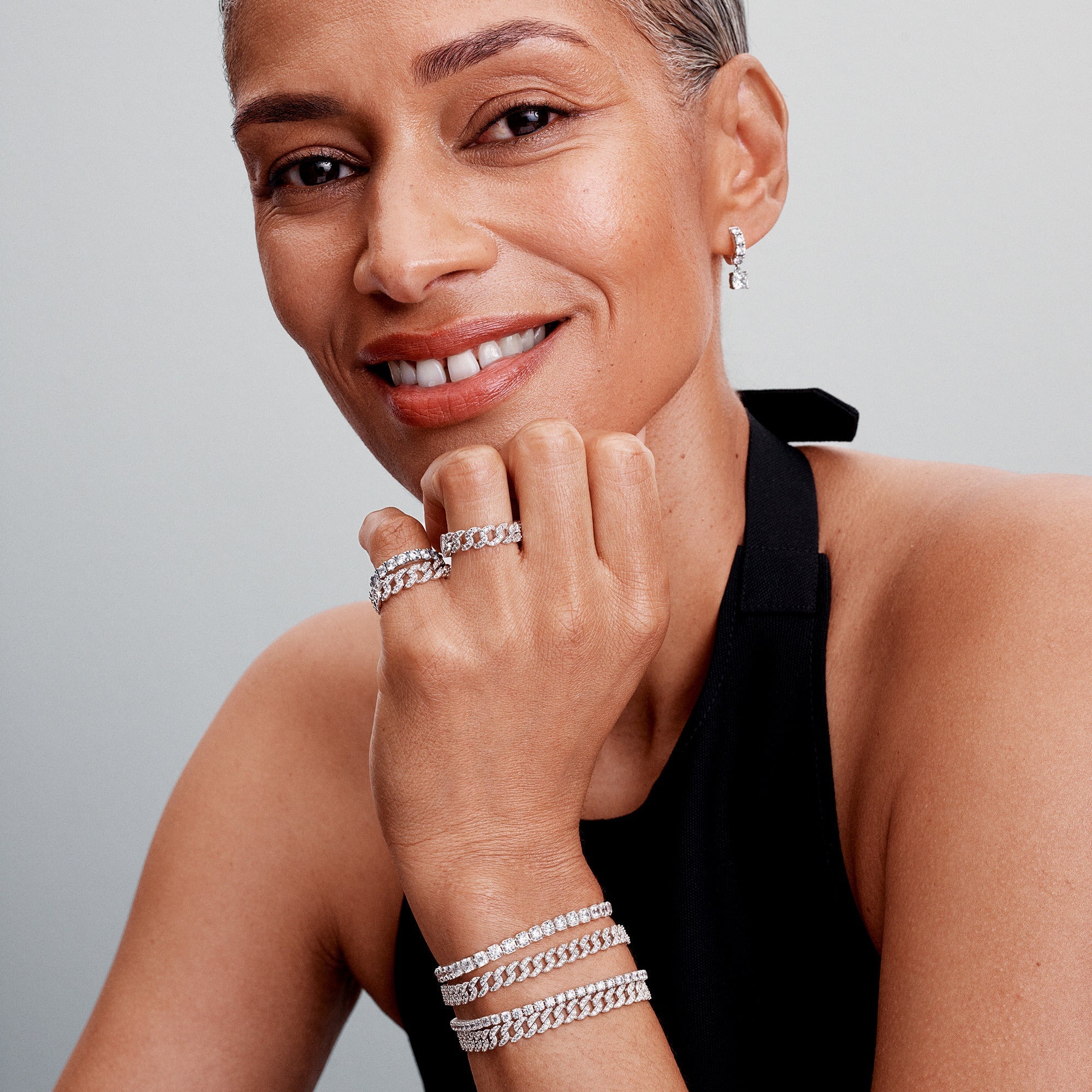 Mirdzošais mūžības gredzens ar rindiņām