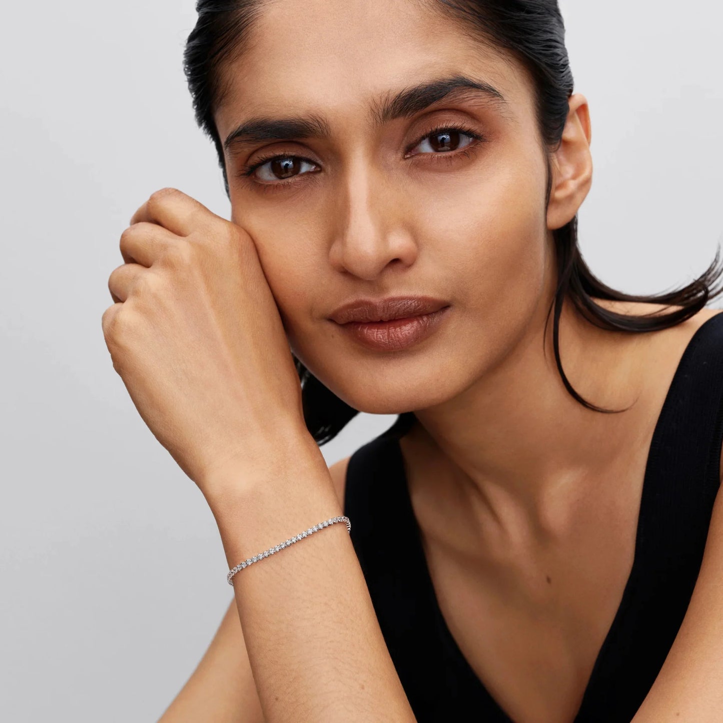 Mirdzošā tenisa rokassprādze