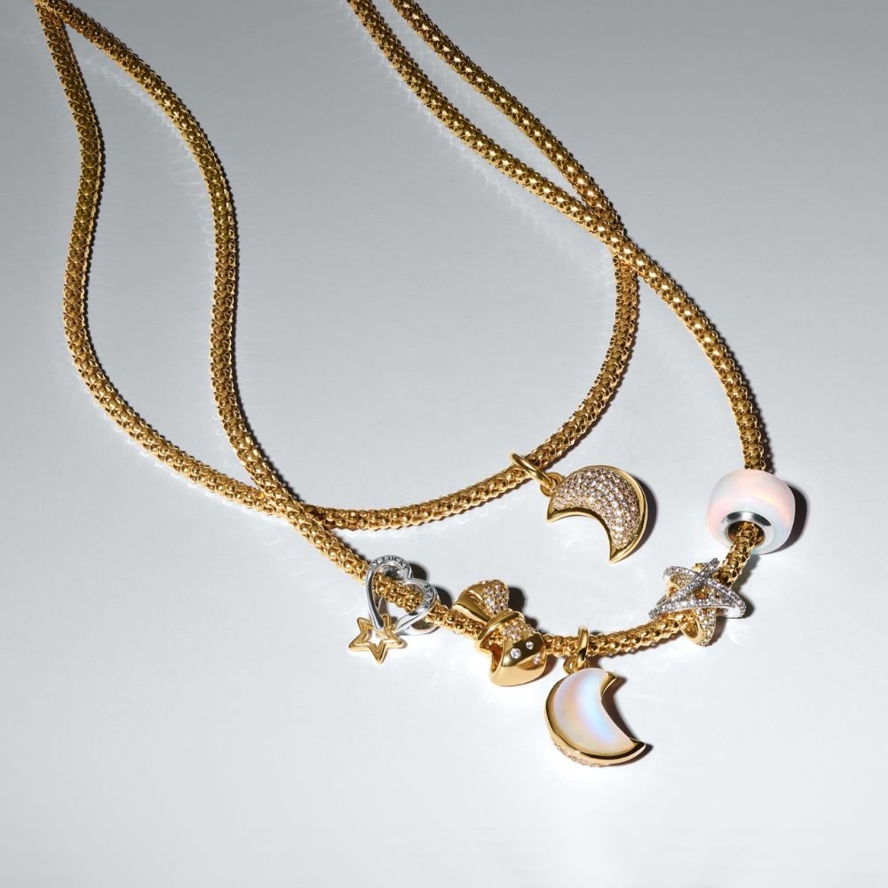 Mirdzošā pusmēness amulets