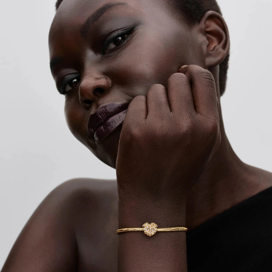 Mirdzošais sirds amulets