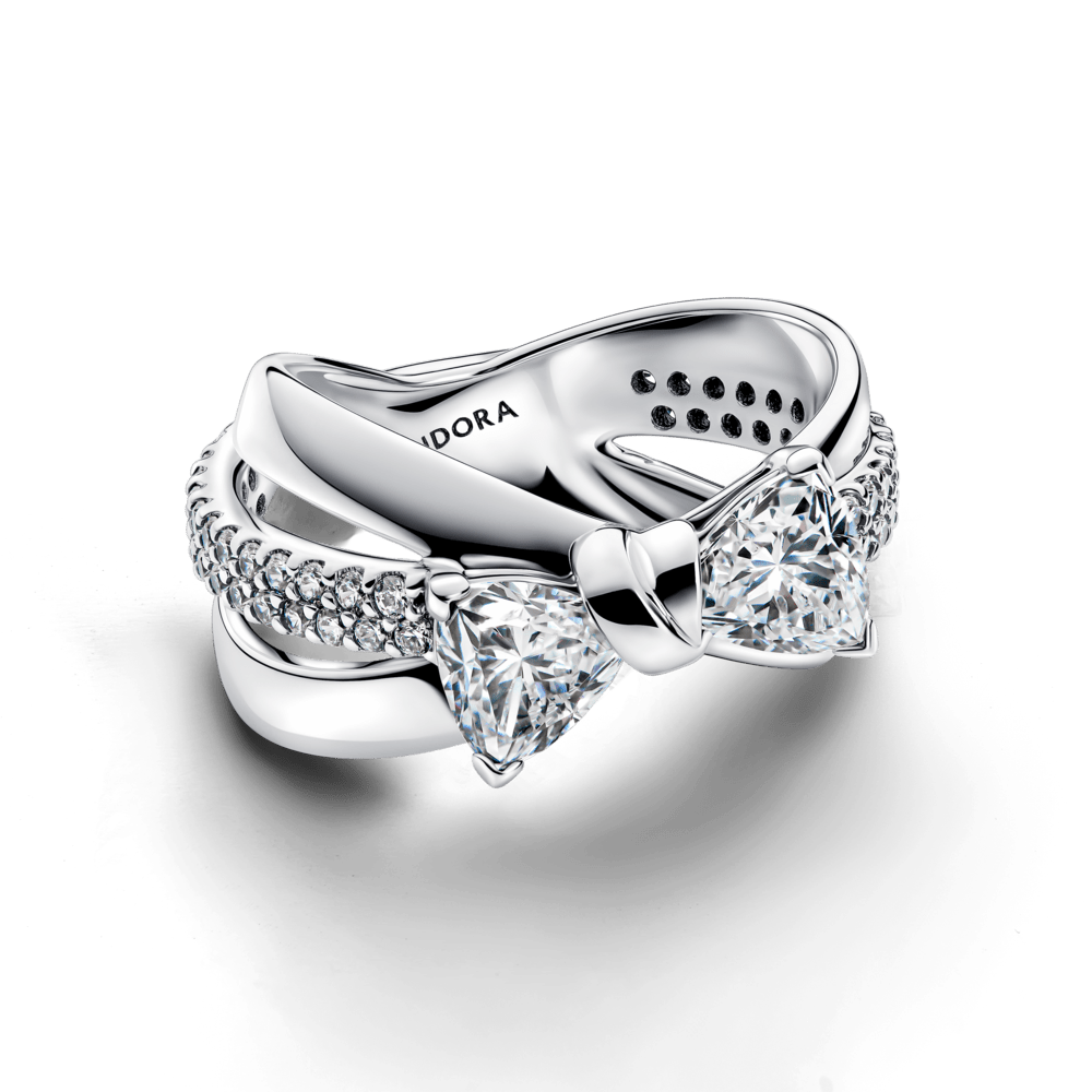 Mirdzošā tauriņa krustenisā dizaina gredzens